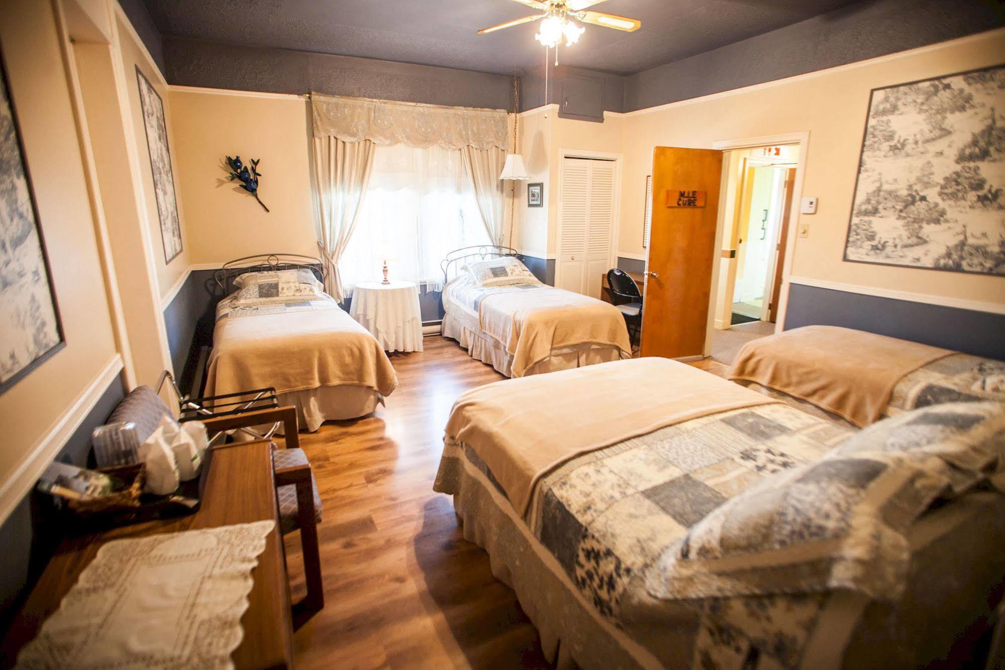 Auberge Presbytere Mont Lac-Vert Hebertville Экстерьер фото
