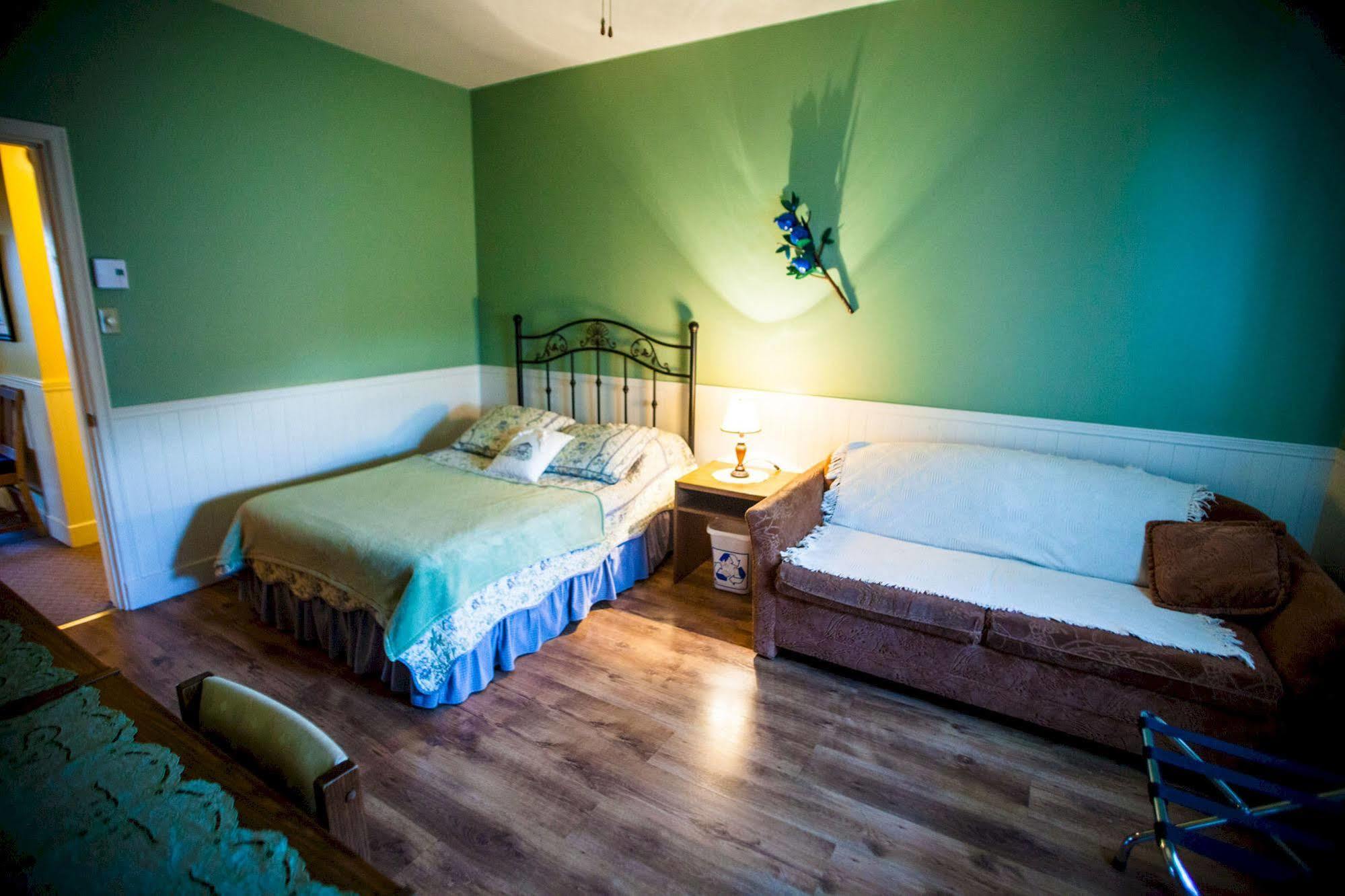 Auberge Presbytere Mont Lac-Vert Hebertville Экстерьер фото
